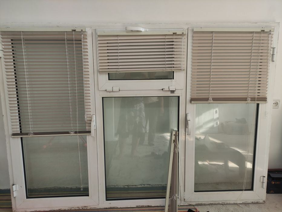 Ойна ва эшик сотилади. Яхши холатда.