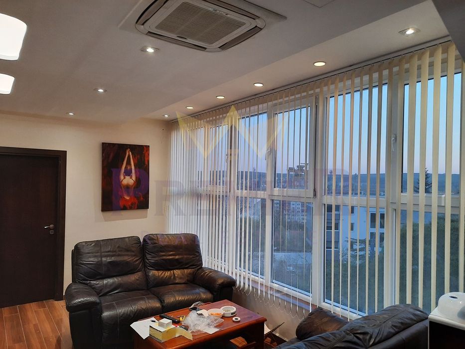 Продава се Тристаен апартамент в Варна, Бизнес хотел - 105 кв.м за 2016 €/кв.м - Снимка #2