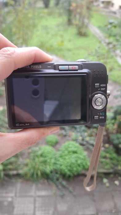 Компактен дигитален фотоапарат Продавам Casio Exilim EX-Z1080