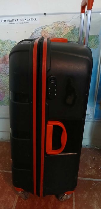 Куфар твърд голям