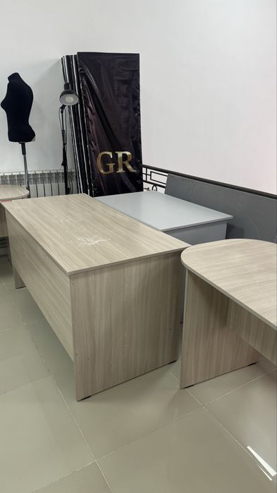 Продаются письменные столы