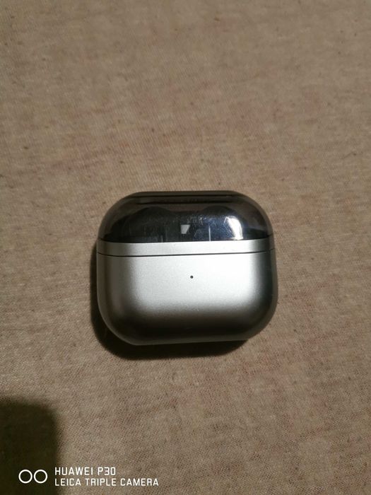 Продавам слушали samsung galaxy buds 3