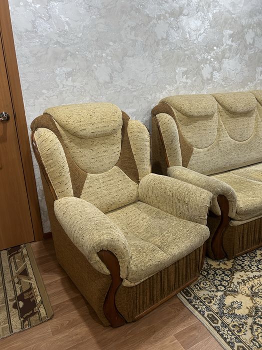 Продам диван и два кресла