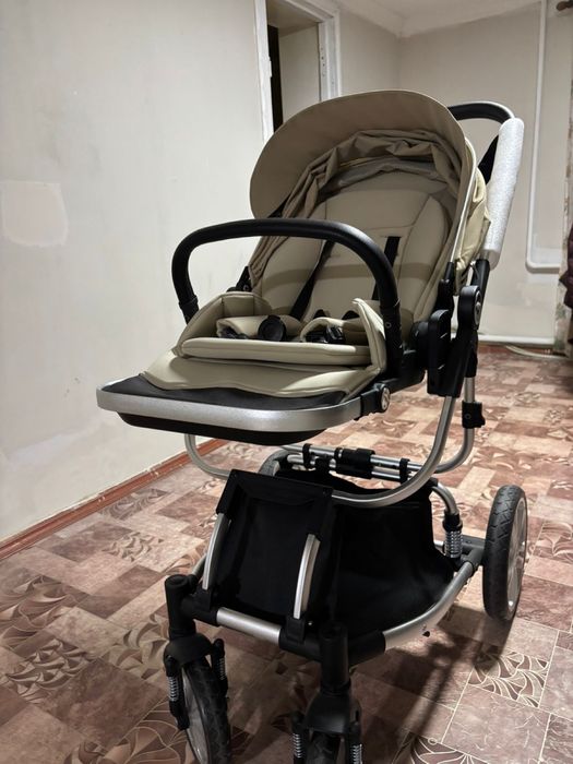•	Коляска в отличном состоянии