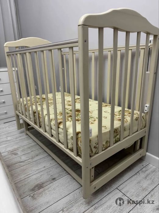 Продам детскую кровать б/у