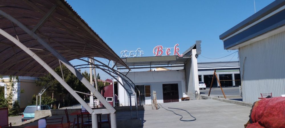 Кафе ва нонвойхона сотилади.