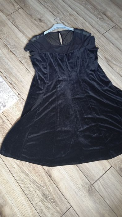 Rochie elegantă, care se așează foarte bine, o catifea delicată