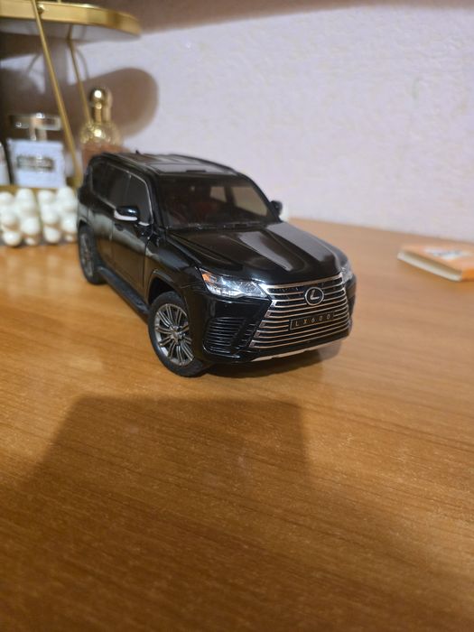 Продам модельку Lexus  lx600