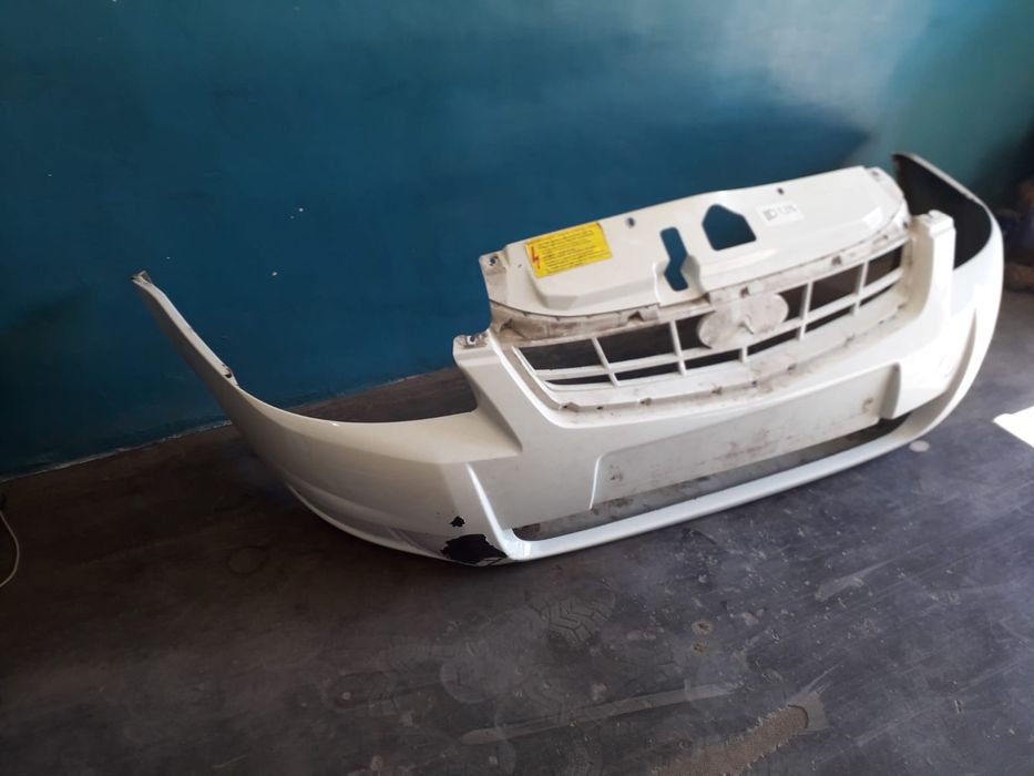 Продам бампер на Приору