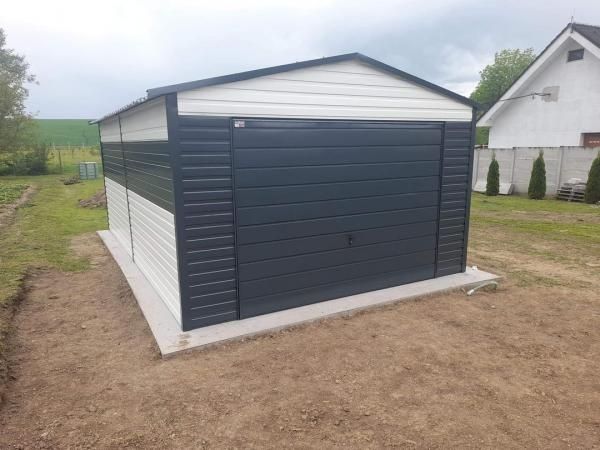 Garaj metalic din panouri sandwich 3.5 x 6.4m