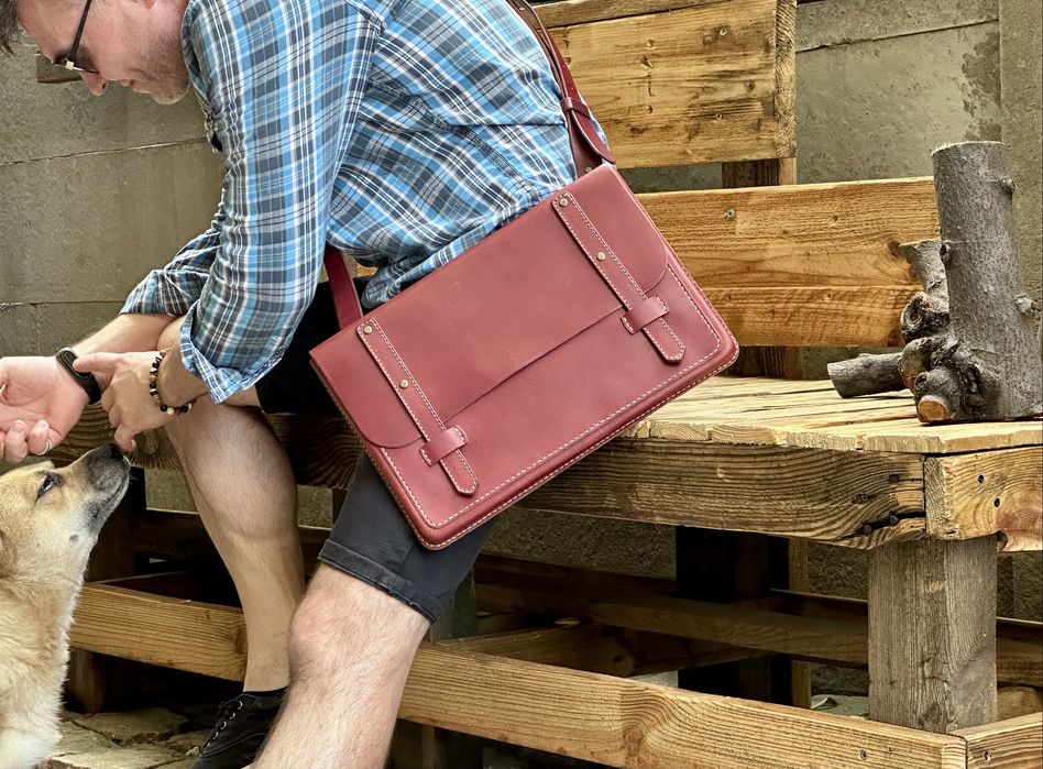 Geantă unicală piele handmade – p. bărbați cu atitudine + bonus Gratis