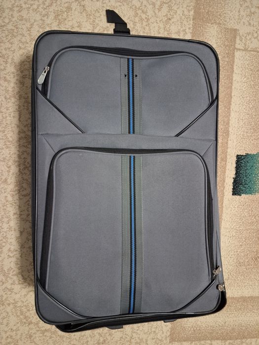 Чемодан на колёсиках