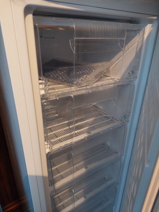 Продам морозильник