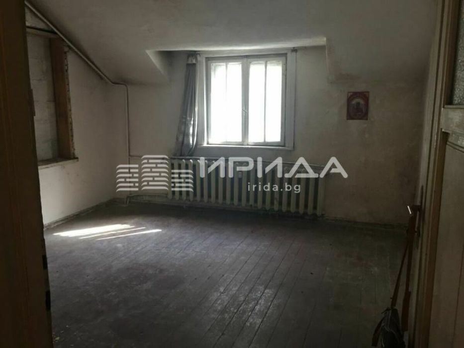 Тристаен в център до метро