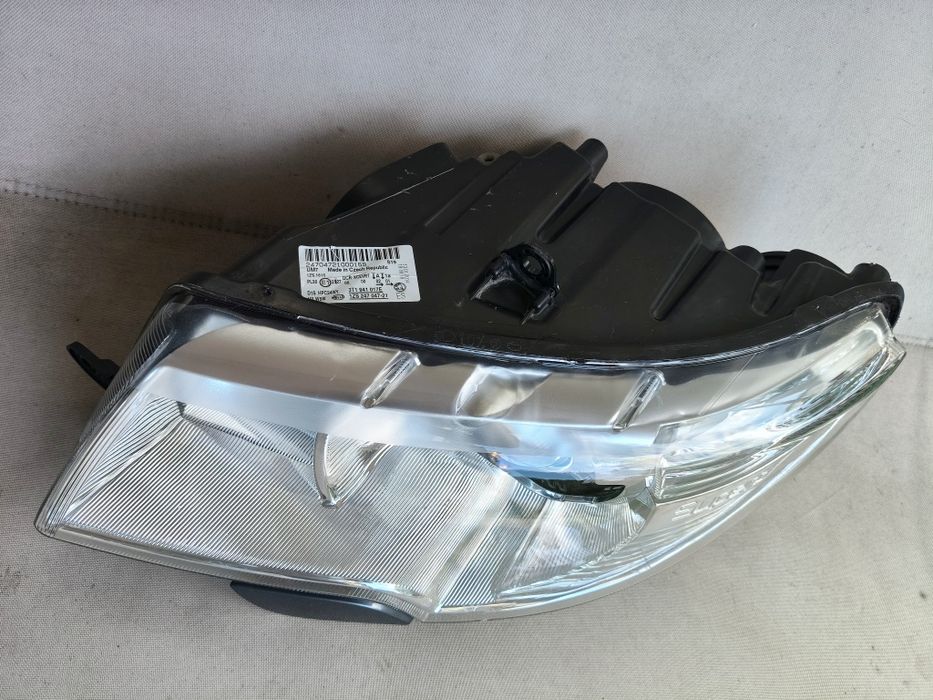 Far bi xenon adaptiv Skoda Superb 2
