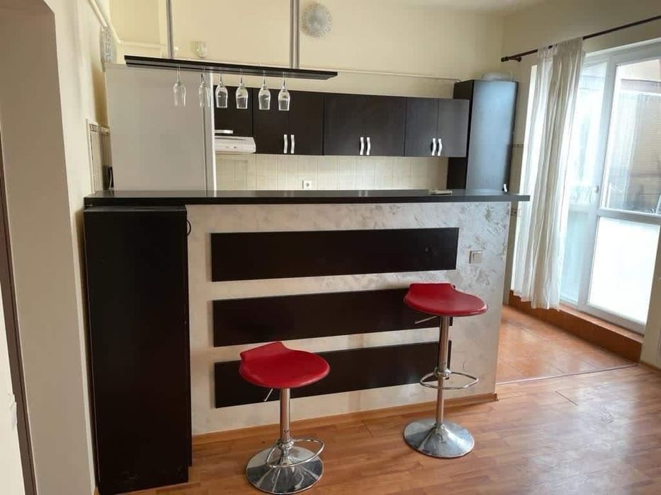 Închiriez apartament 2 camere, 80 mp, terasă + balcon, parcare – proprietar