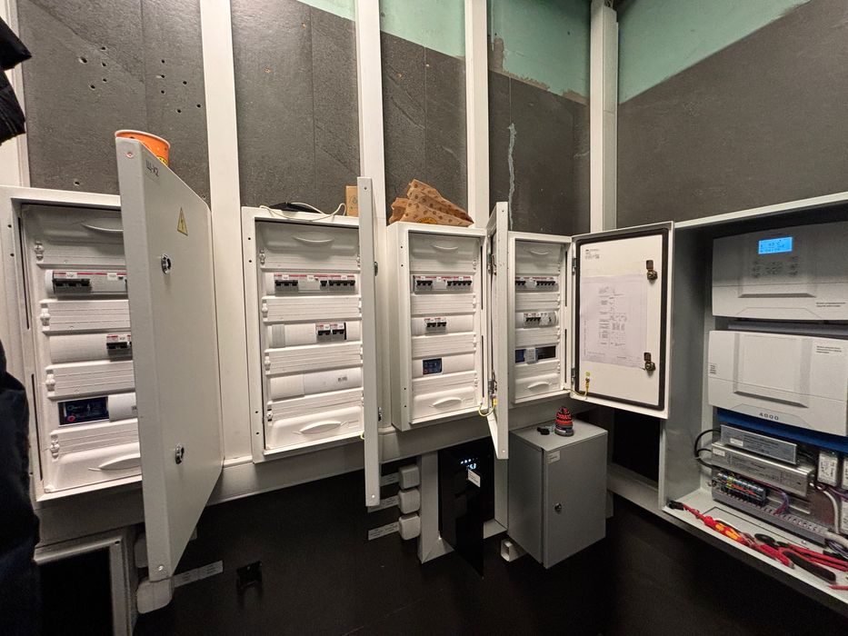 Электромонтажник