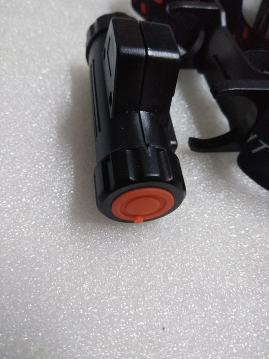 Vând lanterna frontala cu led