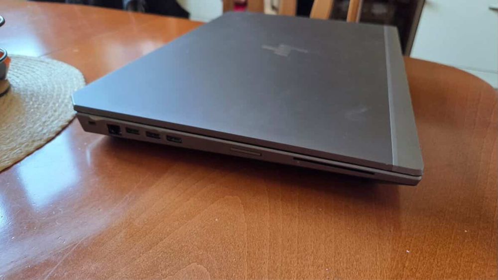 Мобилма станция HP zbook 17