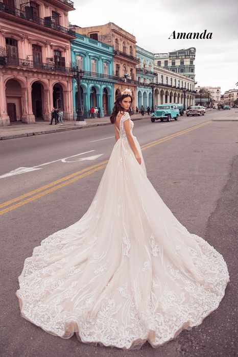 Rochie mireasa Milla Nova designer Lorenzo Rossi editie limitata
