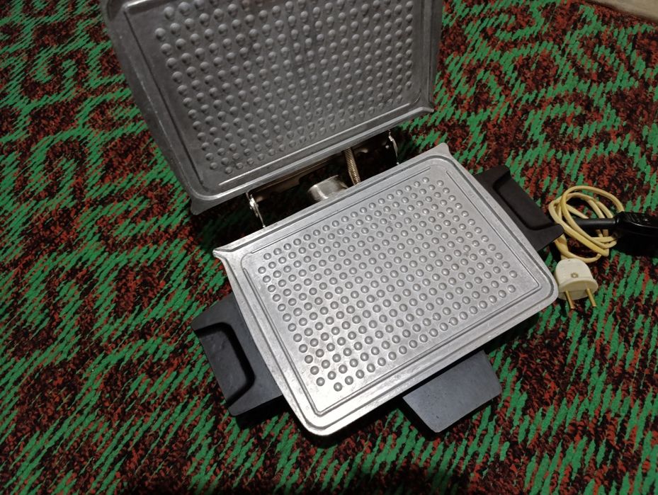 Вафельница СССР для дома и домашных выпечки.