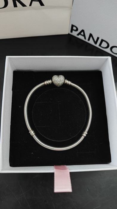 Pandora гривна, талисмани и пръстени