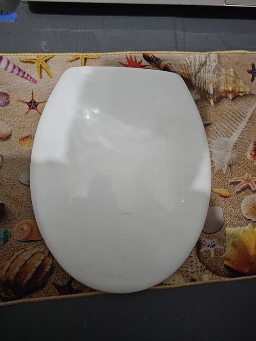 Продам отличную крышку для унитаза