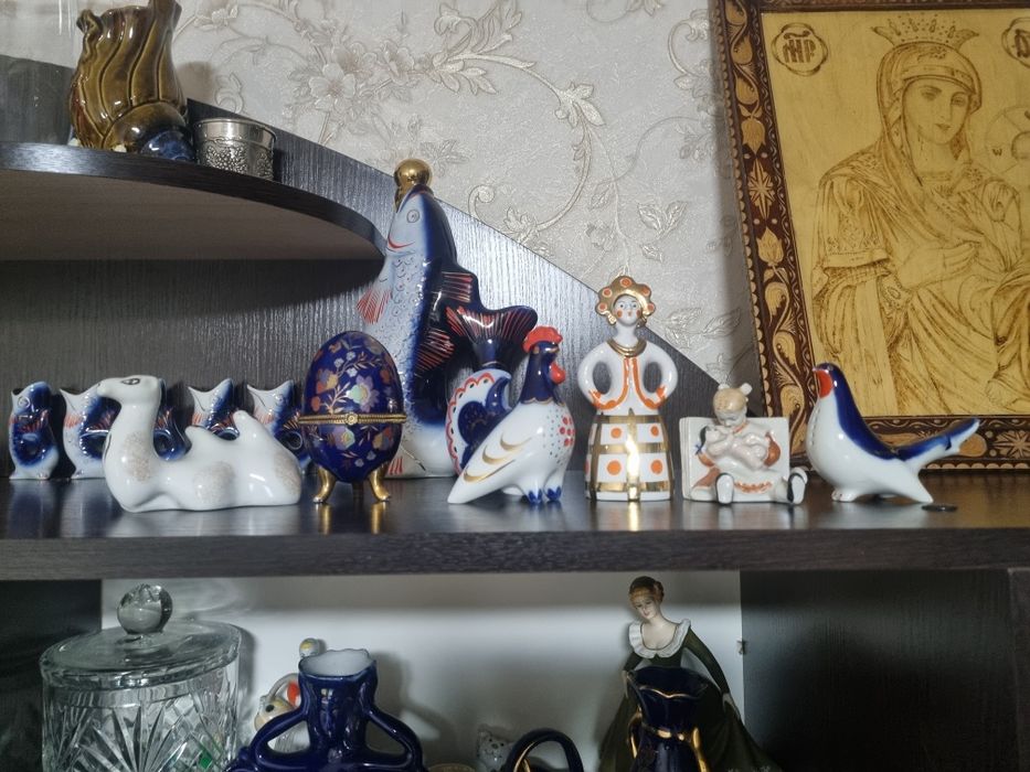 В продаже статуэтки