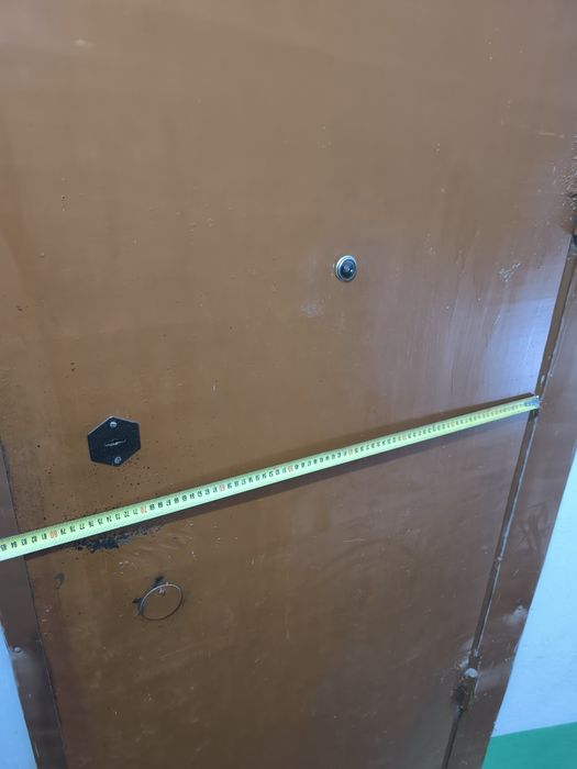 Продам дверь,железная