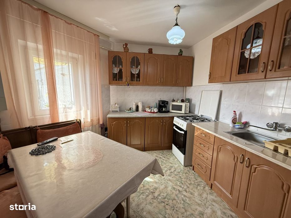 Apartament 3 camere, 68 mp utili + balcon, mobilat si utilat - Soarelu