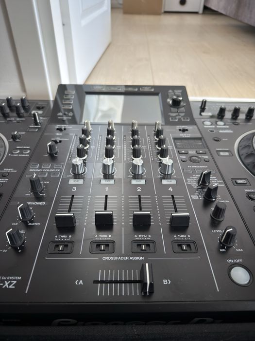 Pioneer (Alpha Theta) XDJ XZ