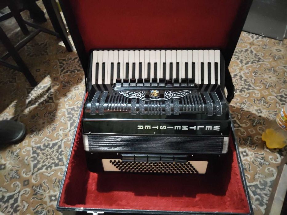 Акордеон Weltmeister S4