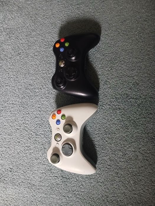 Consolă Xbox 360+ 2 controllere+5 jocuri-îngrijit
