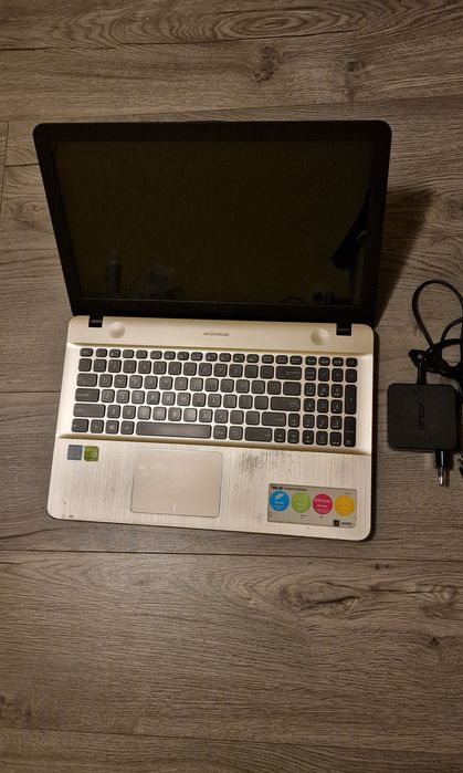 Laptop ASUS X541UV – i5 Gen6, 64-bit, pregătit de utilizare, (curățare și întreținere recentă)