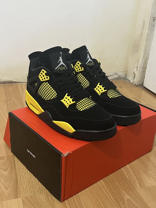Jordan 4 marimea 40