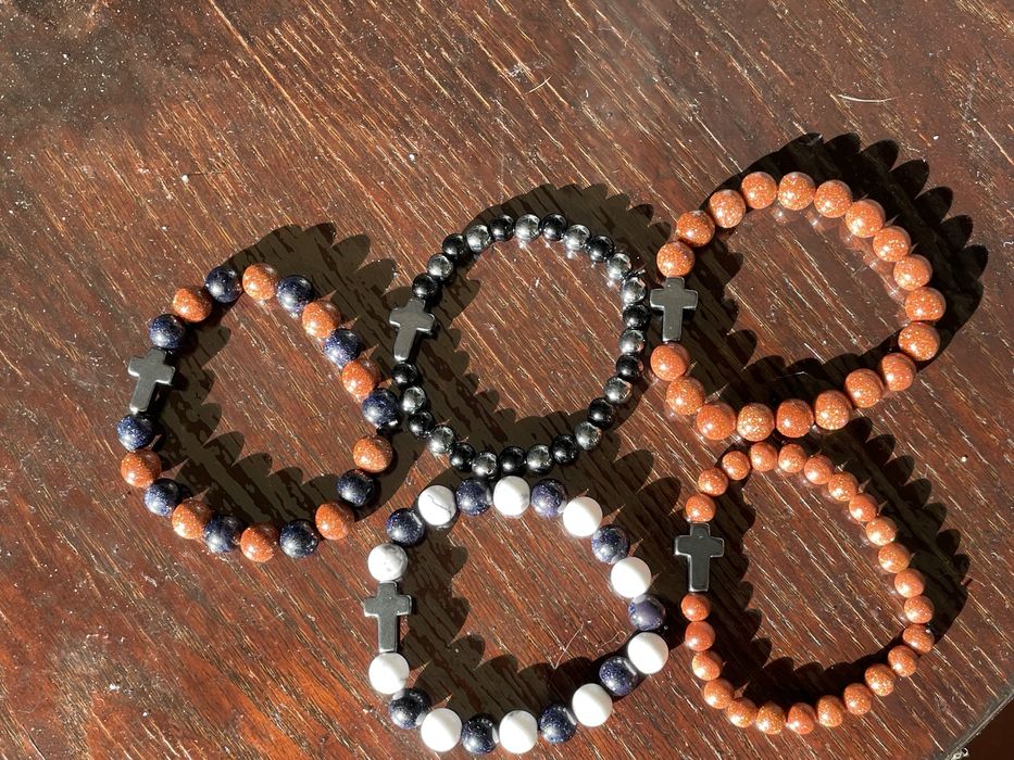 Гривни от естествени камъни