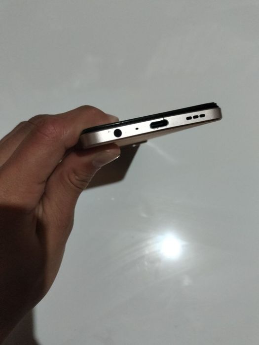 Oppo reno 7 kuchli smartfon