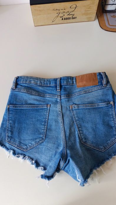 Pantaloni scurți Zara S