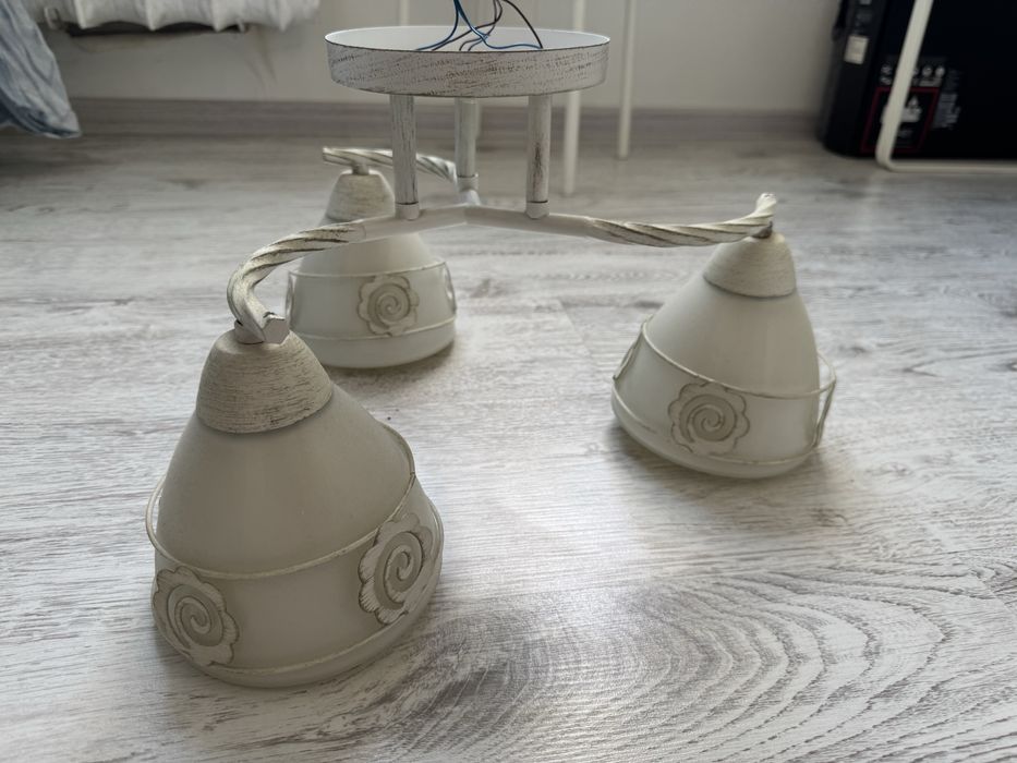 Люстры две штуки