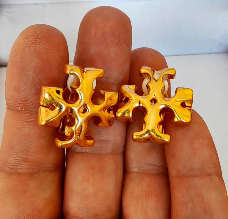 Големи тежки обеци на Tory Burch със закопчаване клипс