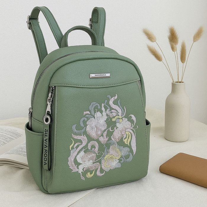 Елегантна и стилна дамска раница с флорална бродерия