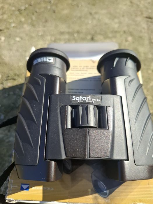 Binoclu Steiner Safari Ultrasharp 10x26 compact vânătoare/drumeții