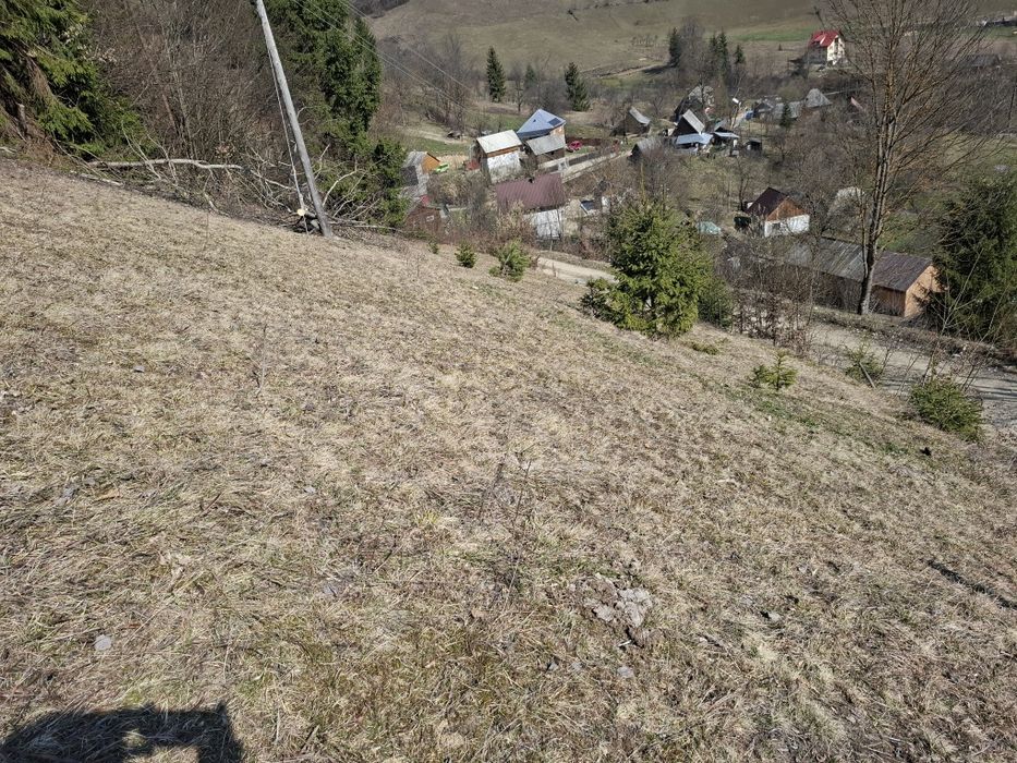 Vând teren se 300 - 350 metri pătrați.