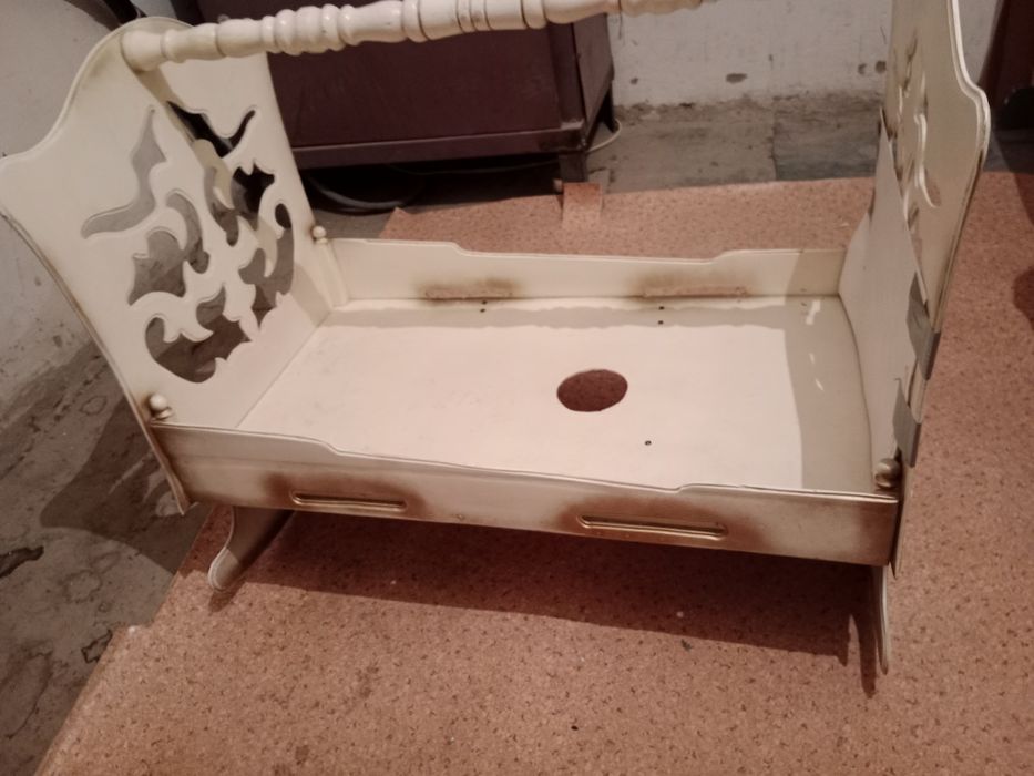 Ағаш бесік сатылады