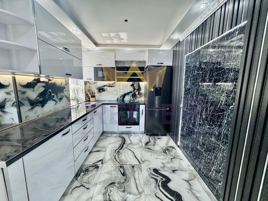 Продава се Двустаен апартамент в Варна, Колхозен пазар - 86 кв.м за 1861 €/кв.м - Снимка #1