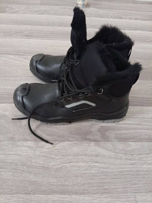 Продам ботинки зимние, рабочие