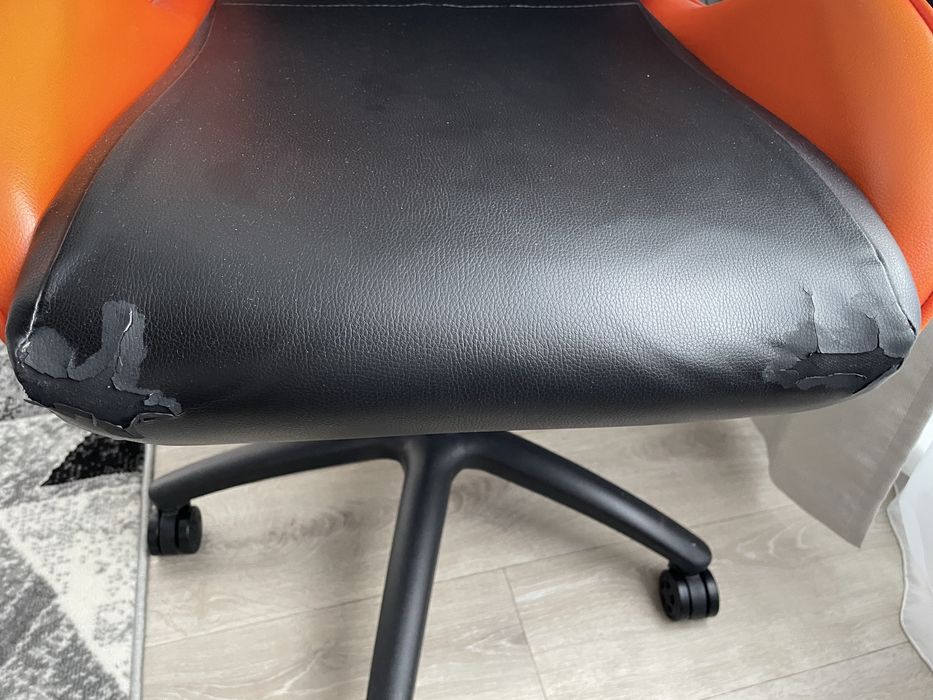 Продается игровое кресло Cougar