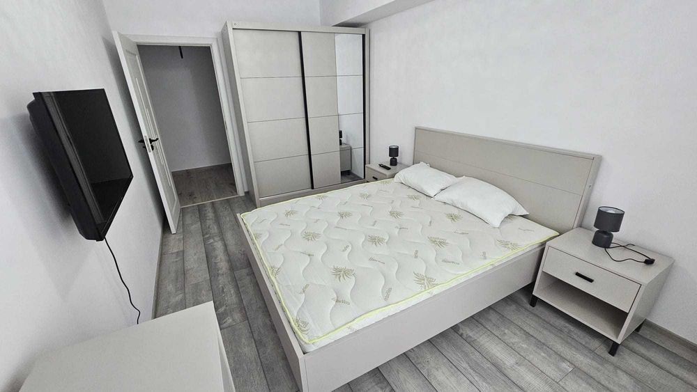 Închiriez apartament