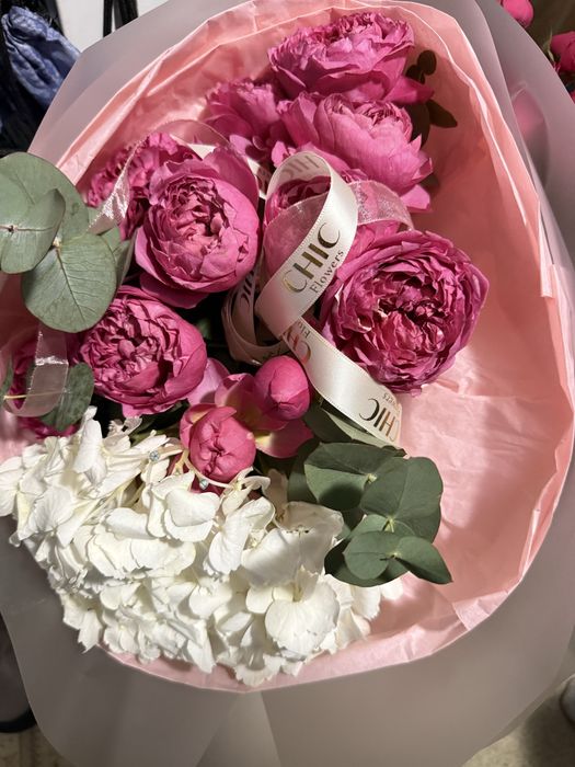 Цветы! Букеты! Розы красные и белые!