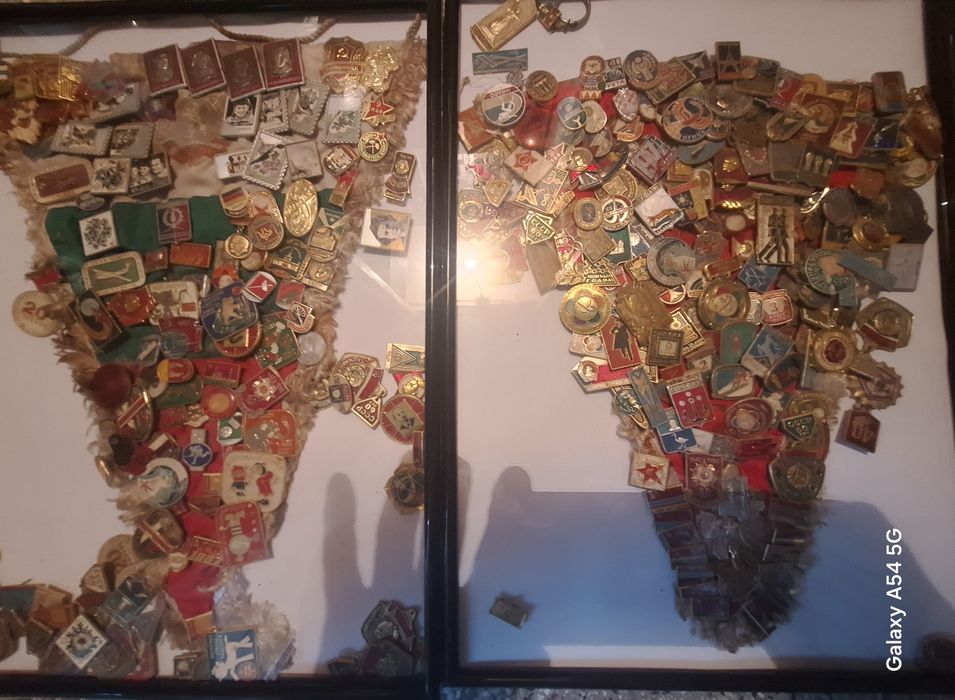 Колекция стари руски значки направени в картини